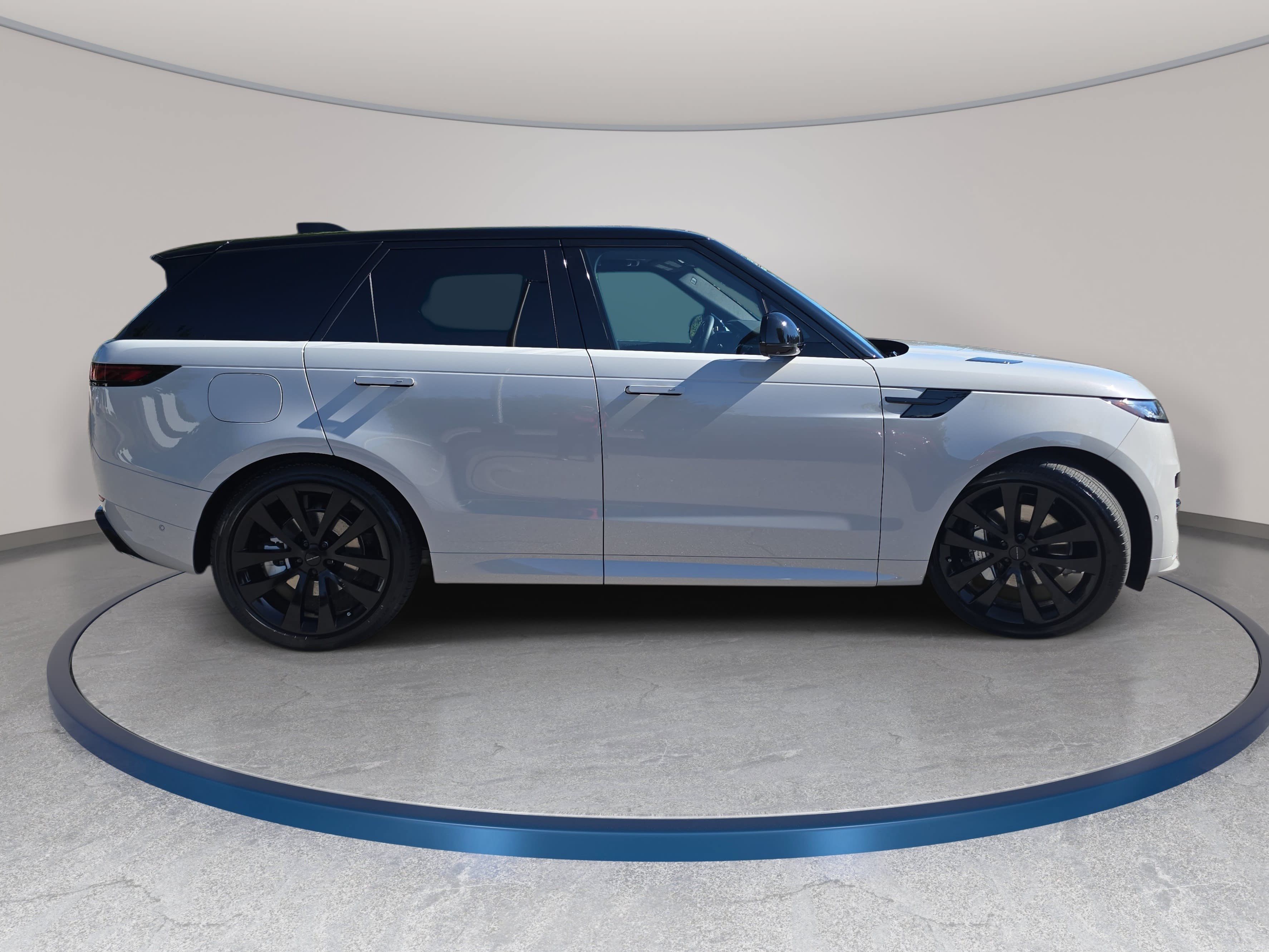 Used 2026 Land Rover Range Rover Sport Dynamic SE AWD/4WD image 4