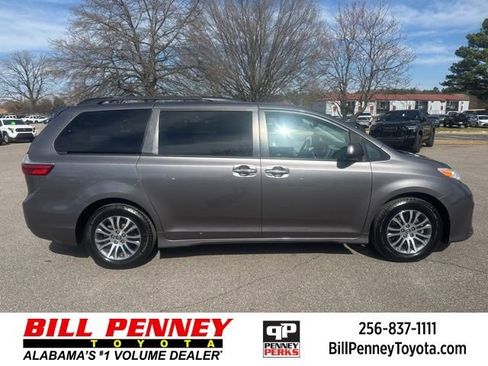 Used 2020 Toyota Sienna XLE image 6