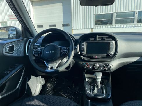 Used 2025 Kia Soul LX w/ LX Technology Package image 32