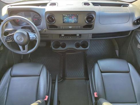 Used 2019 Mercedes-Benz Sprinter 2500 image 21