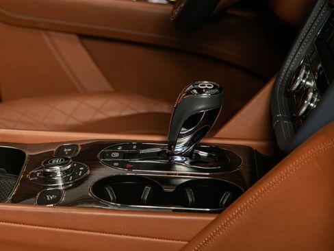 Used 2019 Bentley Bentayga image 12