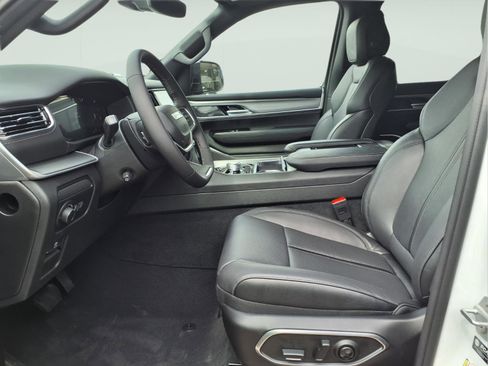 New 2026 Jeep Grand Wagoneer Limited AWD/4WD image 10