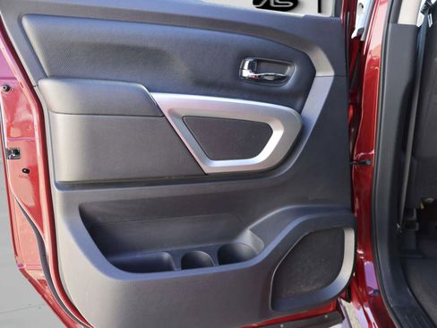 Used 2017 Nissan Titan SV image 26