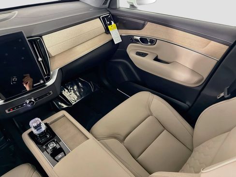 New 2026 Volvo XC90 B6 Plus w/ Protection Package Premier AWD/4WD image 25