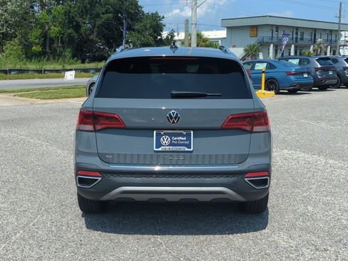Used 2023 Volkswagen Taos SE w/ Panoramic Sunroof Package FWD image 6