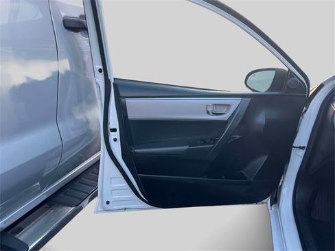 Used 2015 Toyota Corolla LE image 14