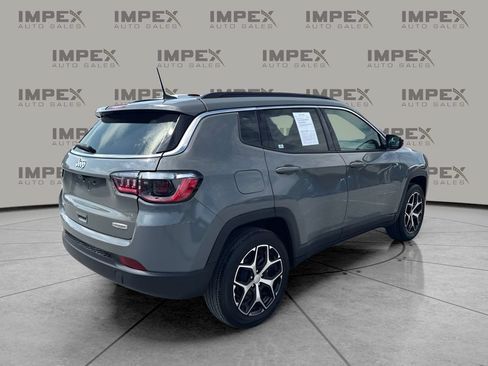 Used 2024 Jeep Compass Latitude AWD/4WD image 5
