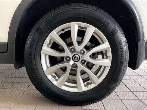 Used 2020 Nissan Rogue SV FWD image 32