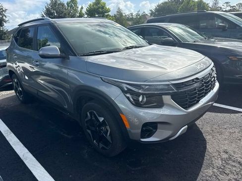 Certified 2024 Kia Seltos EX FWD image 2