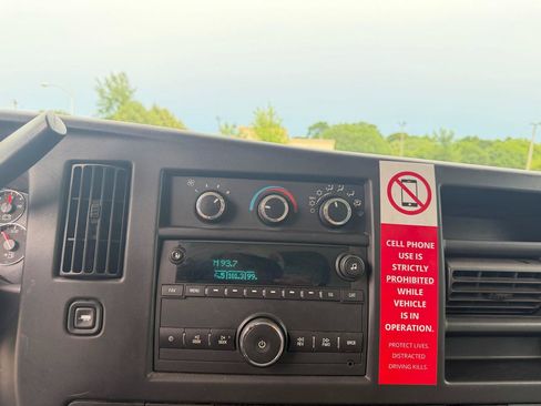 Used 2018 Chevrolet Express 2500 RWD image 11