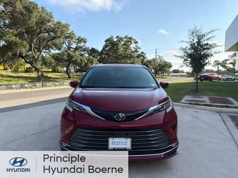 Used 2021 Toyota Sienna Limited FWD image 7