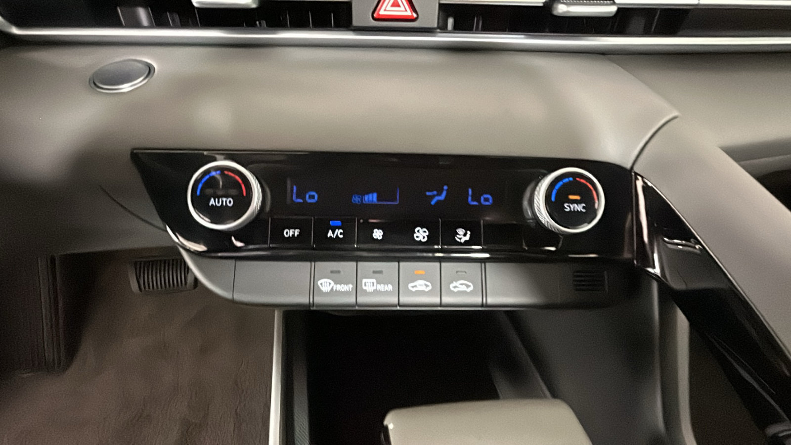 Used 2025 Hyundai Elantra Hybrid FWD image 27