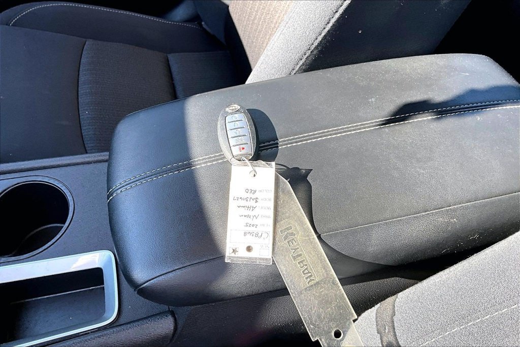 Used 2025 Nissan Altima 2.5 SV FWD image 32