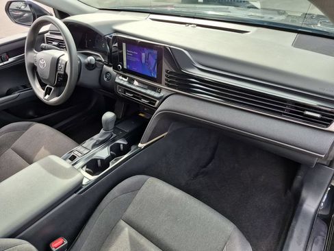 Used 2025 Toyota Camry Hybrid FWD image 32