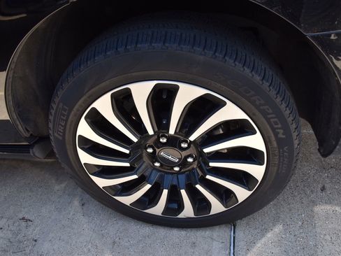Used 2024 Lincoln Navigator Black Label AWD/4WD image 10