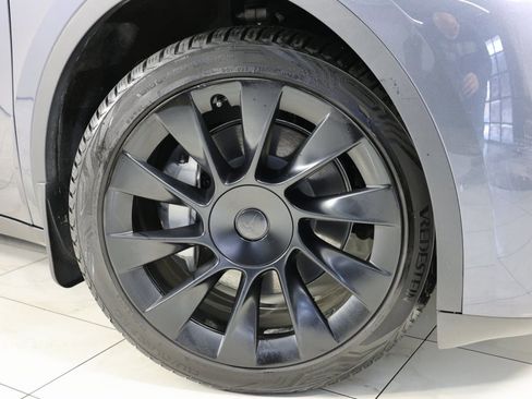 Used 2023 Tesla Model Y Long Range image 14