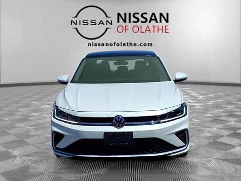 Used 2025 Volkswagen Jetta SE w/ Sunroof Package FWD image 31