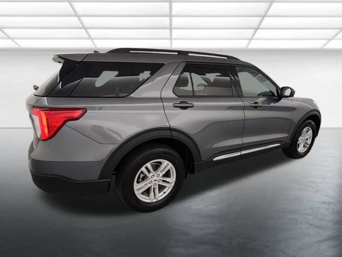 Used 2024 Ford Explorer XLT w/ Equipment Group 202A AWD/4WD image 9