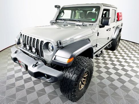 Used 2020 Jeep Gladiator Sport w/ Quick Order Package 24S AWD/4WD image 3