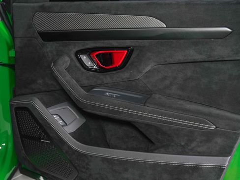 Used 2023 Lamborghini Urus Performante AWD/4WD image 40