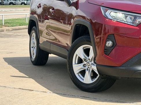 Used 2021 Toyota RAV4 XLE AWD/4WD image 11