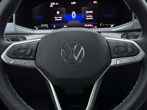 New 2025 Volkswagen Taos SE image 33