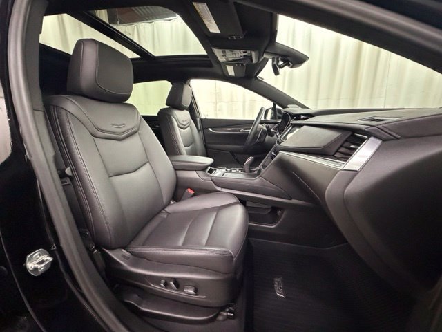 Used 2025 Cadillac XT5 Sportv w/ LPO, Floor Liner Package AWD/4WD image 12