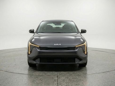 Used 2025 Kia K4 FWD image 2