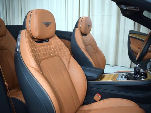 Used 2023 Bentley Continental GT Azure image 24