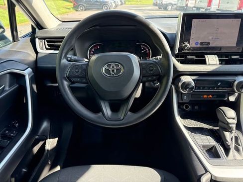Used 2025 Toyota RAV4 XLE AWD/4WD image 23