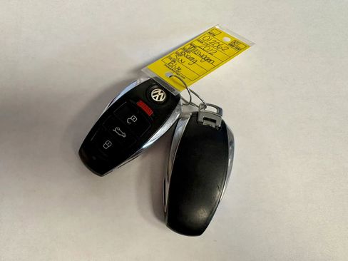 Used 2012 Volkswagen Touareg TDI image 39