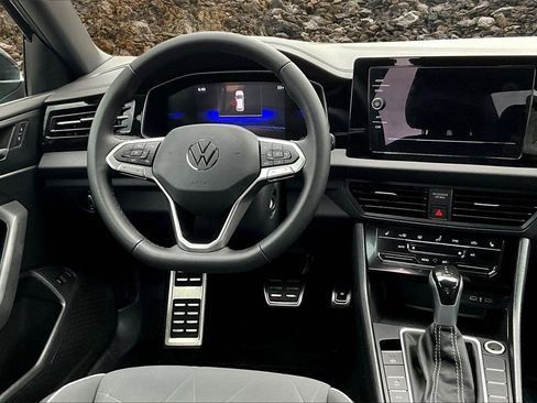 Used 2025 Volkswagen Jetta Sport image 5