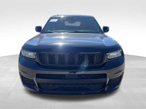 Used 2023 Jeep Grand Cherokee L Altitude image 2