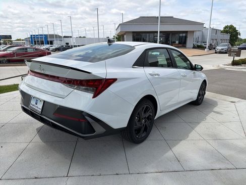New 2026 Hyundai Elantra SEL Sport FWD image 5
