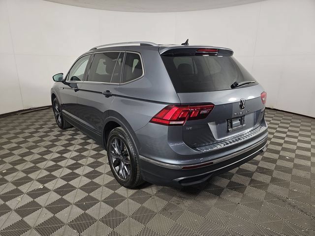 Used 2023 Volkswagen Tiguan SE w/ Panoramic Sunroof Package FWD image 4