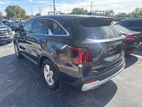 Used 2025 Kia Sorento LX image 6
