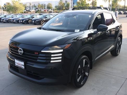 New 2025 Nissan Kicks SR image 8