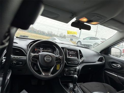 Used 2019 Jeep Cherokee Latitude w/ Popular Appearance Group image 14