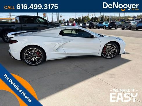 Used 2025 Chevrolet Corvette Stingray Premium Conv w/ Z51 Performance Package RWD image 7