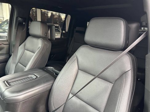 Used 2023 Chevrolet Suburban Z71 w/ Z71 Off-Road Package AWD/4WD image 42