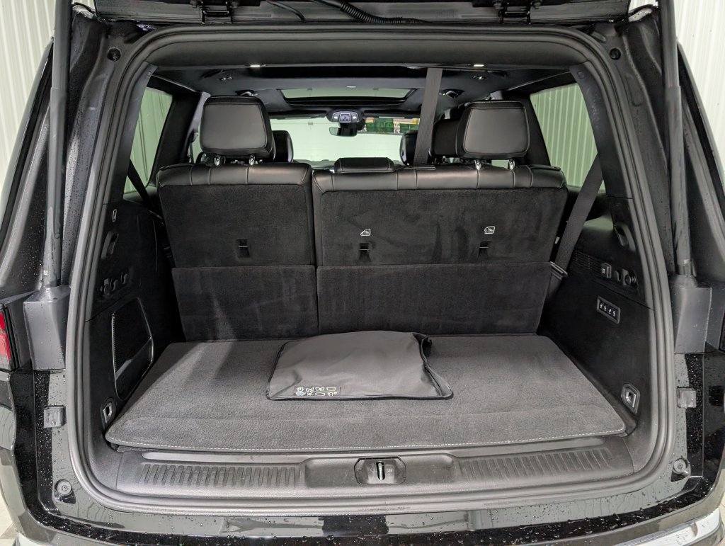Used 2025 Jeep Wagoneer Series III w/ Premium Group I AWD/4WD image 26