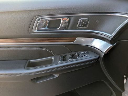 Used 2017 Ford Explorer Limited image 23