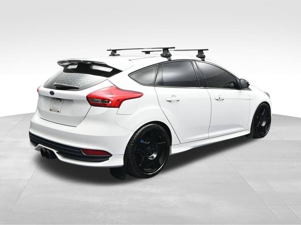 Used 2017 Ford Focus ST FWD image 5