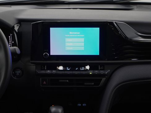 Used 2025 Toyota Camry SE FWD image 15