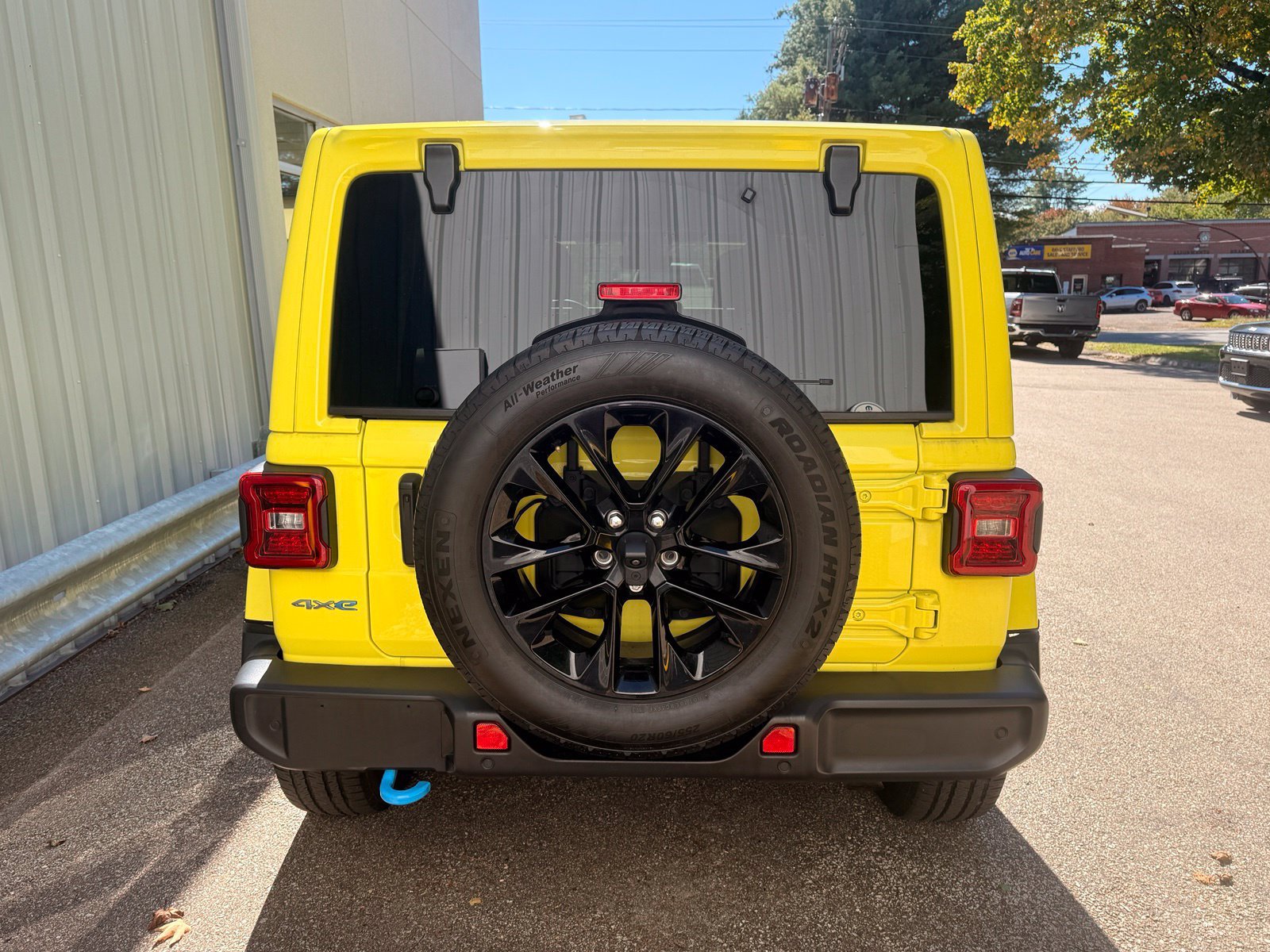 Used 2024 Jeep Wrangler Unlimited Sahara w/ Technology Group AWD/4WD image 6