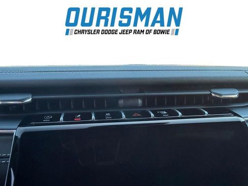 New 2025 Jeep Grand Cherokee Overland w/ Luxury Tech Group IV AWD/4WD image 14