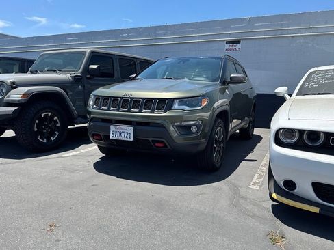 Used 2021 Jeep Compass Trailhawk w/ Sun and Sound Group AWD/4WD image 3