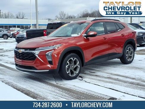 Certified 2024 Chevrolet Trax LT w/ LT Convenience Package image 1