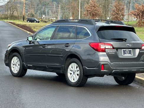 Used 2018 Subaru Outback 2.5i Premium image 5
