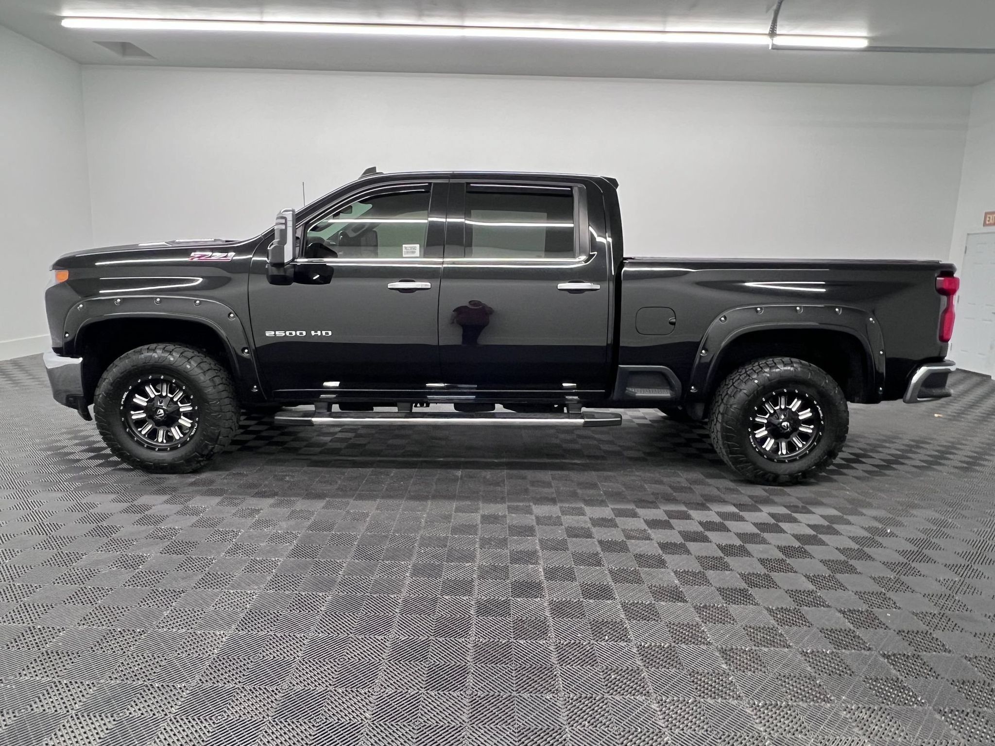 Used 2022 Chevrolet Silverado 2500 LTZ w/ LTZ Convenience Package AWD/4WD image 2